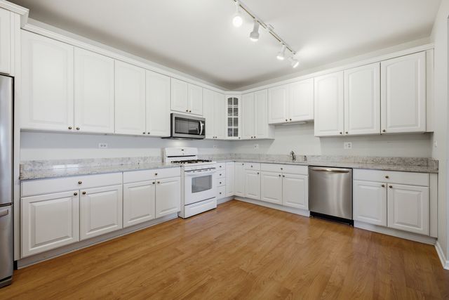 1500 S Ardmore Avenue 611, Villa Park, IL 60181