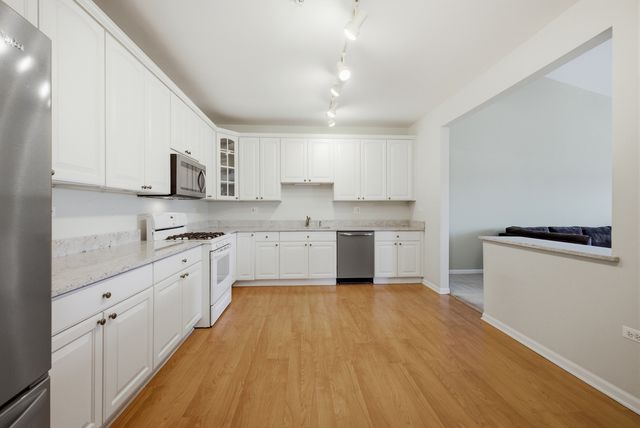1500 S Ardmore Avenue 611, Villa Park, IL 60181