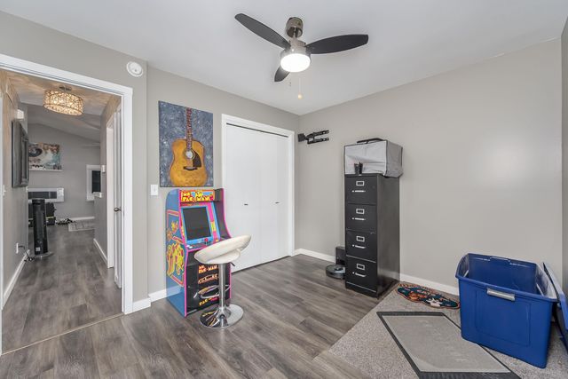 932 E Peach Ct, Haysville, KS 67060