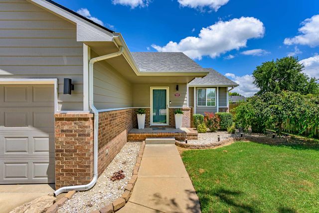 932 E Peach Ct, Haysville, KS 67060
