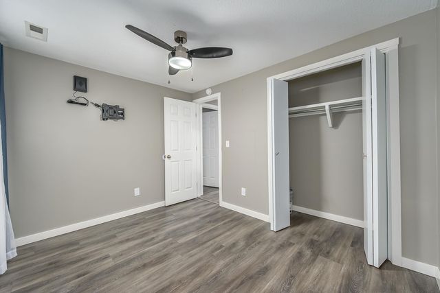 932 E Peach Ct, Haysville, KS 67060