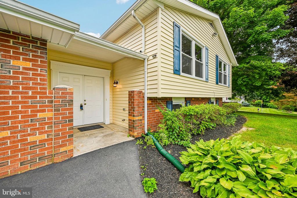 Image 2 of property listing at 513 NORMANDY LN, Bel Air, MD 21015