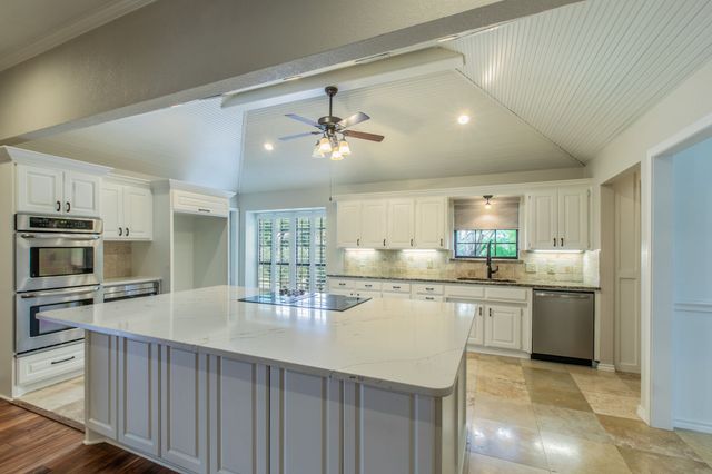 1925 Glenbrook Court, Bedford, TX 76021