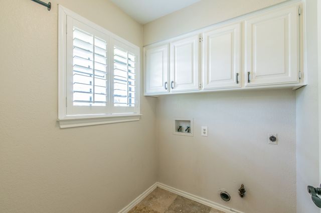 1925 Glenbrook Court, Bedford, TX 76021
