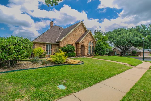1925 Glenbrook Court, Bedford, TX 76021