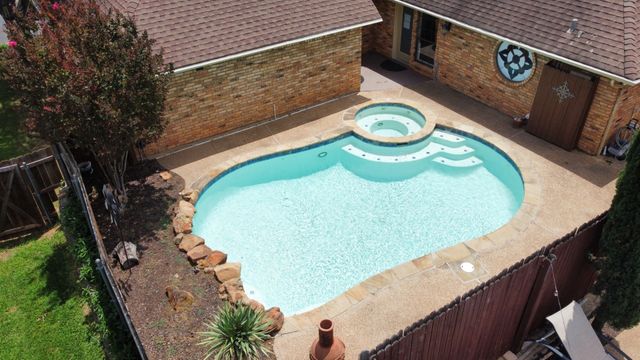 1925 Glenbrook Court, Bedford, TX 76021