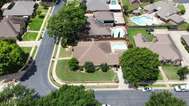 1925 Glenbrook Court, Bedford, TX 76021