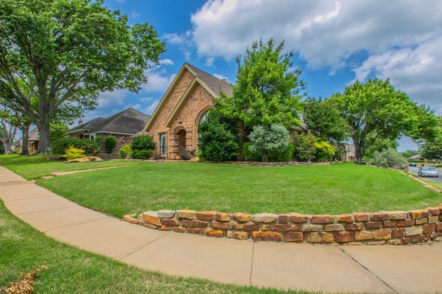 1925 Glenbrook Court, Bedford, TX 76021