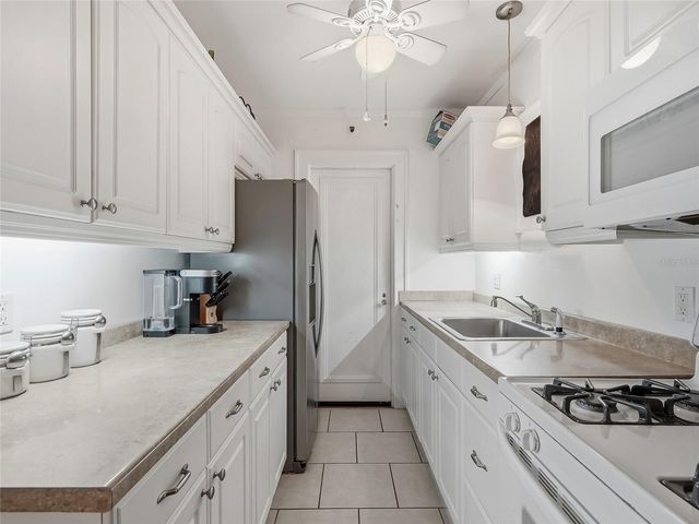 130 4TH AVENUE N 107, St Petersburg, FL 33701