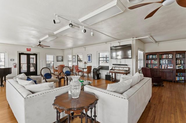 130 4TH AVENUE N 107, St Petersburg, FL 33701