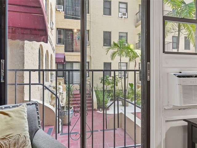 130 4TH AVENUE N 107, St Petersburg, FL 33701