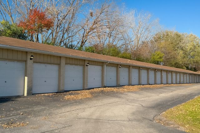 9250 Beloit Avenue 104, Bridgeview, IL 60455