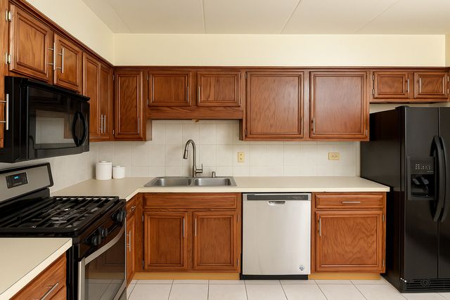 9250 Beloit Avenue 104, Bridgeview, IL 60455