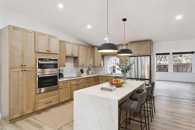 418 E LAKESHORE DRIVE, Ocoee, FL 34761