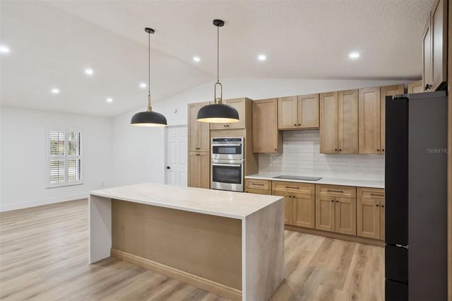 418 E LAKESHORE DRIVE, Ocoee, FL 34761