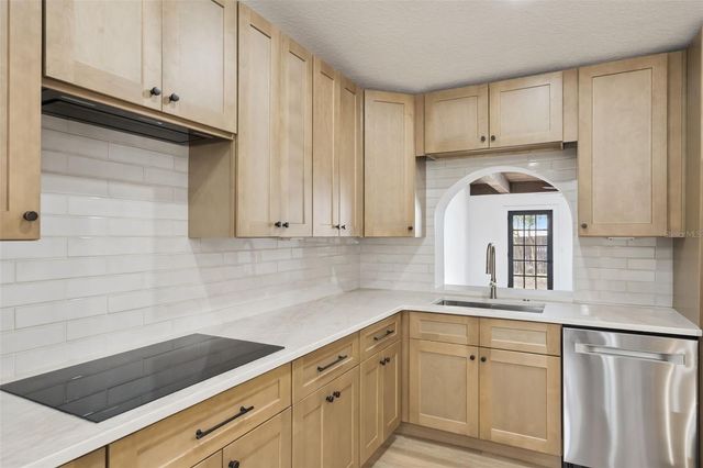 418 E LAKESHORE DRIVE, Ocoee, FL 34761