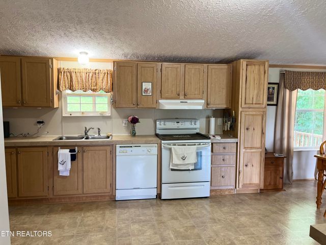 142 Lone Holly Lane, New Tazewell, TN 37825