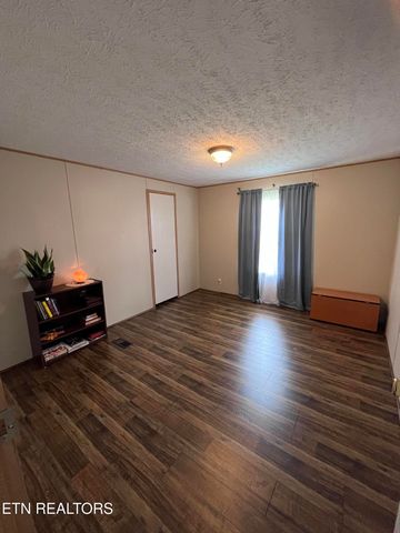 142 Lone Holly Lane, New Tazewell, TN 37825