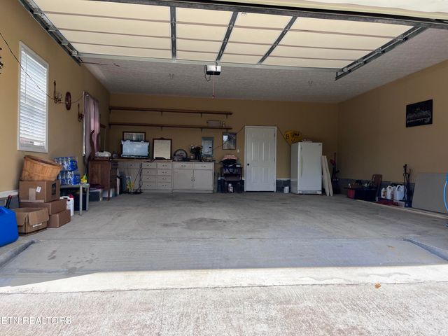 142 Lone Holly Lane, New Tazewell, TN 37825