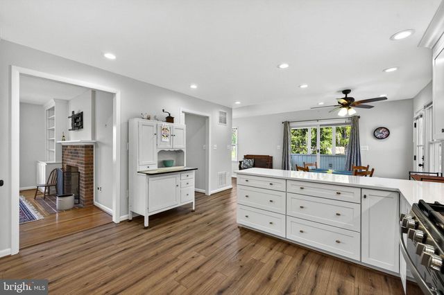 15 HAMILTON TERRACE DR, Hamilton, VA 20158