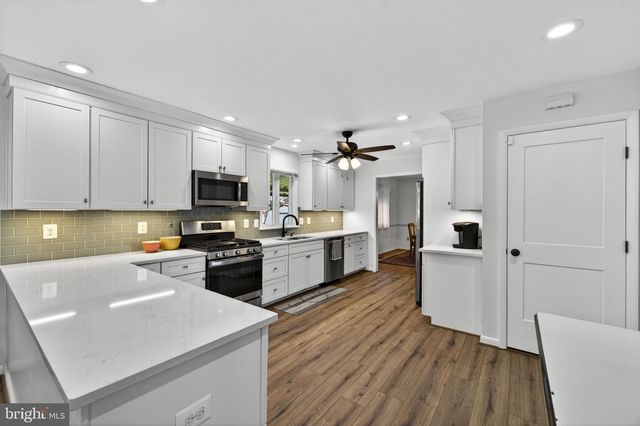 15 HAMILTON TERRACE DR, Hamilton, VA 20158