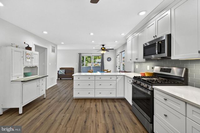 15 HAMILTON TERRACE DR, Hamilton, VA 20158