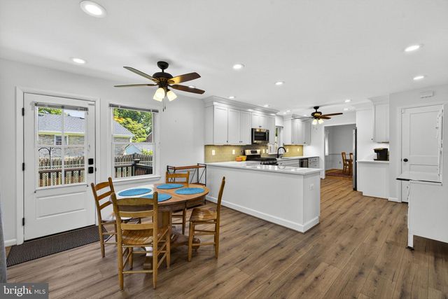15 HAMILTON TERRACE DR, Hamilton, VA 20158