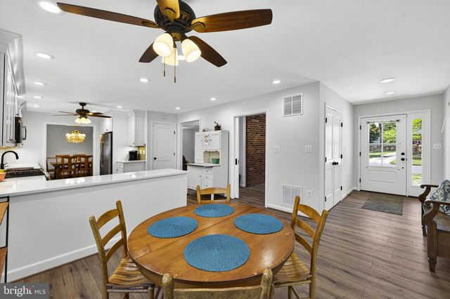 15 HAMILTON TERRACE DR, Hamilton, VA 20158