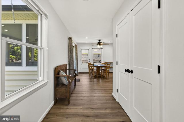 15 HAMILTON TERRACE DR, Hamilton, VA 20158