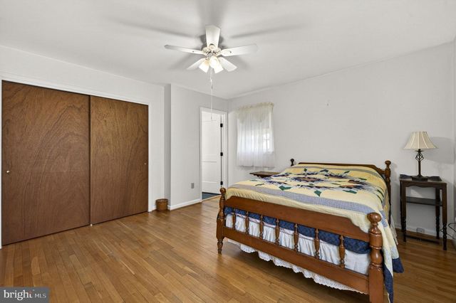 15 HAMILTON TERRACE DR, Hamilton, VA 20158