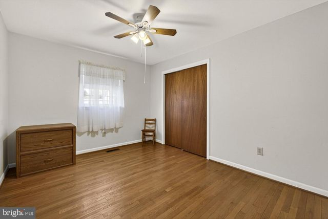 15 HAMILTON TERRACE DR, Hamilton, VA 20158