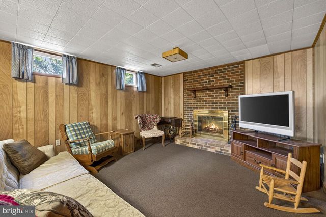 15 HAMILTON TERRACE DR, Hamilton, VA 20158