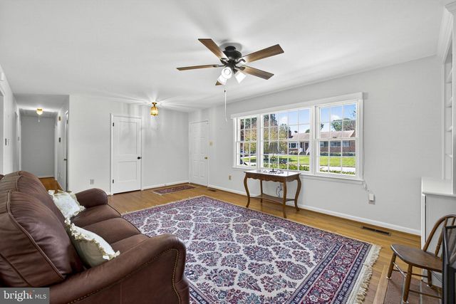 15 HAMILTON TERRACE DR, Hamilton, VA 20158