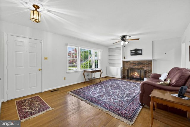 15 HAMILTON TERRACE DR, Hamilton, VA 20158