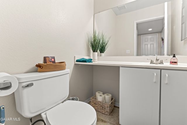 43481 30th Street Unit 2, Lancaster, CA 93536