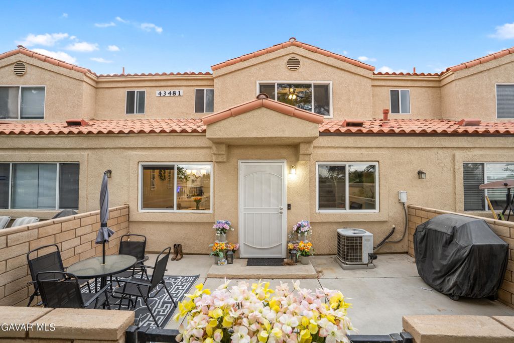 43481 30th Street Unit 2, Lancaster, CA 93536
