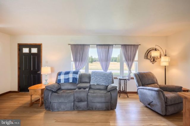 33 BENDERS CHURCH RD, Biglerville, PA 17307