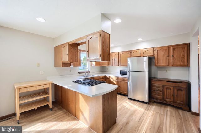 33 BENDERS CHURCH RD, Biglerville, PA 17307