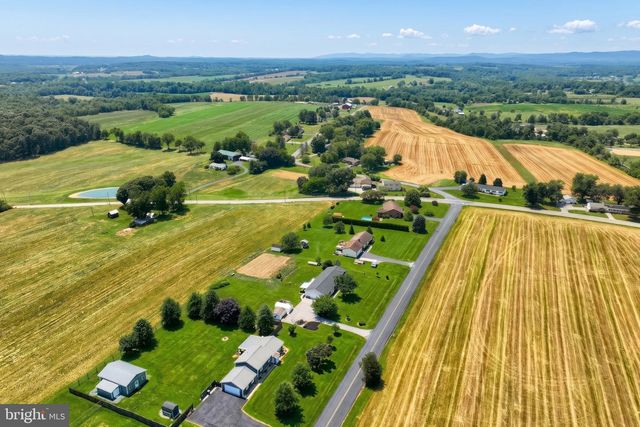 33 BENDERS CHURCH RD, Biglerville, PA 17307