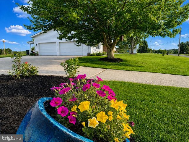 33 BENDERS CHURCH RD, Biglerville, PA 17307