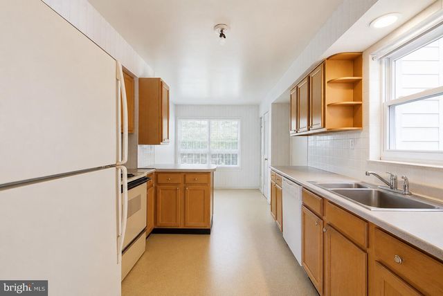 9004 PADDOCK LN, Rockville, MD 20854