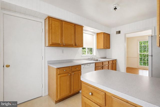 9004 PADDOCK LN, Rockville, MD 20854