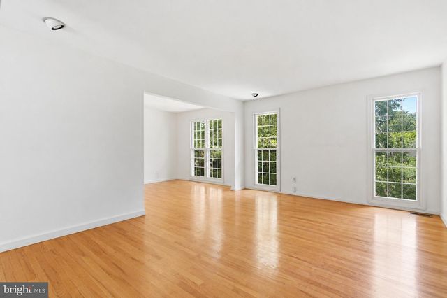 9004 PADDOCK LN, Rockville, MD 20854