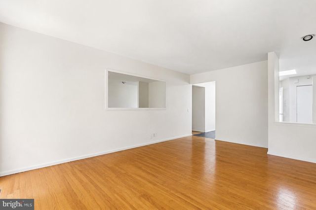 9004 PADDOCK LN, Rockville, MD 20854