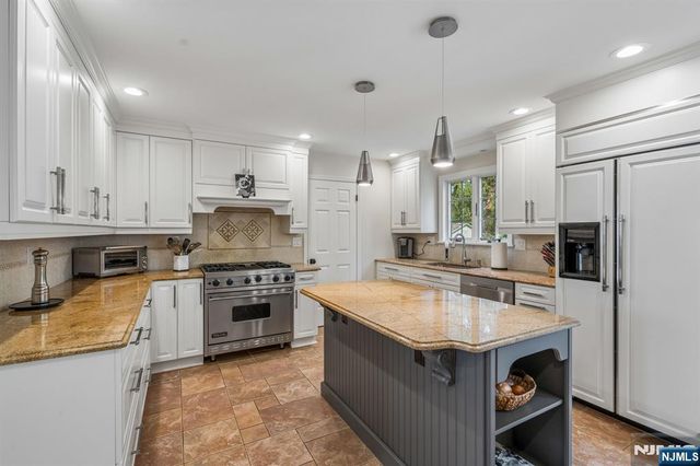2 Barnstable Court, Morris Township, NJ 07960