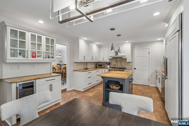 2 Barnstable Court, Morris Township, NJ 07960