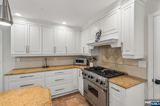 2 Barnstable Court, Morris Township, NJ 07960