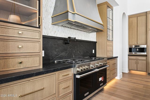 6610 N MOUNTAIN VIEW Drive, Paradise Valley, AZ 85253