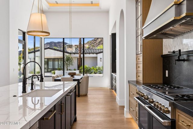 6610 N MOUNTAIN VIEW Drive, Paradise Valley, AZ 85253