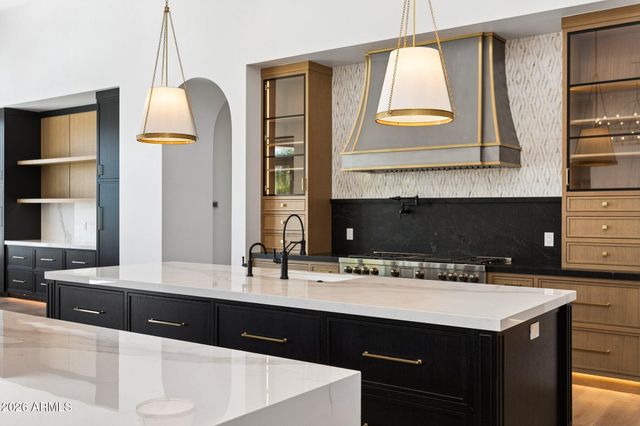 6610 N MOUNTAIN VIEW Drive, Paradise Valley, AZ 85253